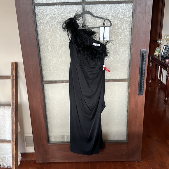 Mac Duggal FEATHER TRIM ONE SHOULDER DRAPED DRESS in black size 8. NEW $298 - Picture 6 of 11